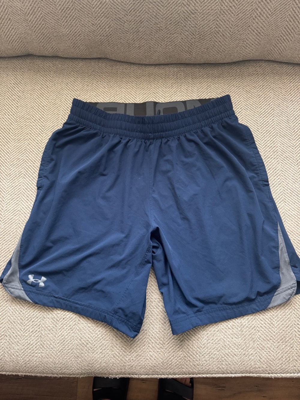 Under Armour Men’s Navy Blue Athletic Shorts with Gray Trim Gym Sz Large